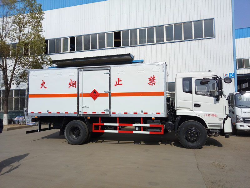 东风6.1米(9吨)气体厢式车