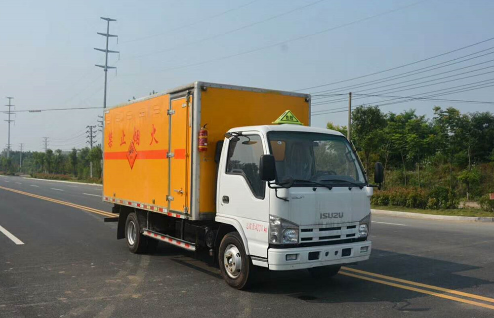 庆铃五十铃4米1(蓝牌)爆破器材车
