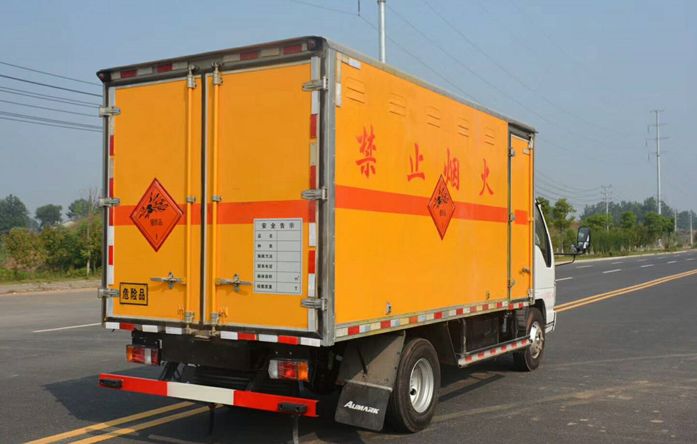 庆铃五十铃4米1(蓝牌)爆破器材车
