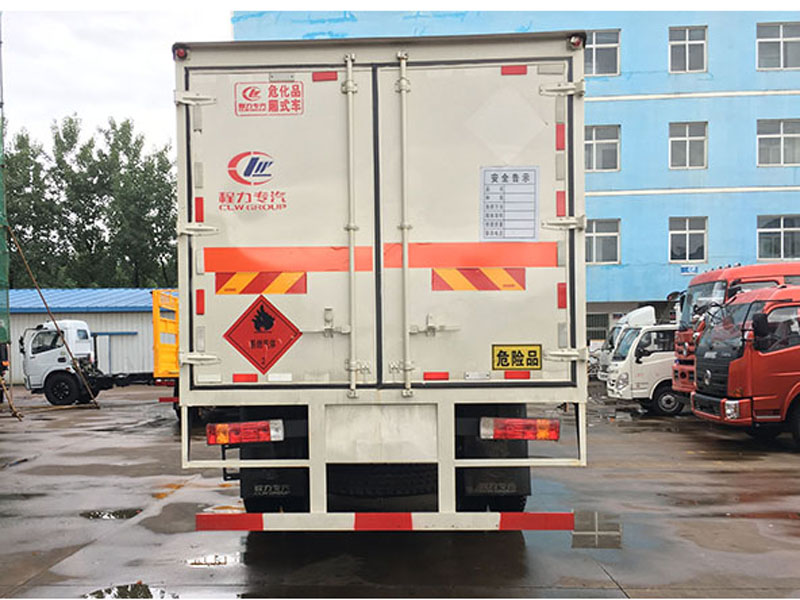 解放6米2(9.9吨)爆破器材车