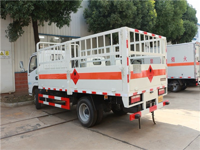东风多利卡4米1(额载4吨)气瓶车