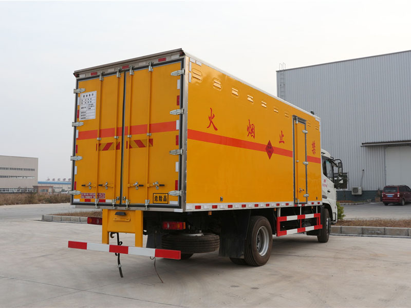 天锦6米2(9.9吨)爆破器材车