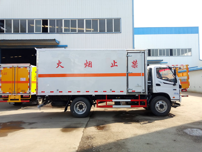 福田5米1(6.9吨)杂项危险品厢式车