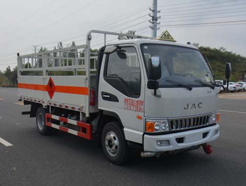 江淮骏铃4.1米(额载3.8吨)气瓶车
