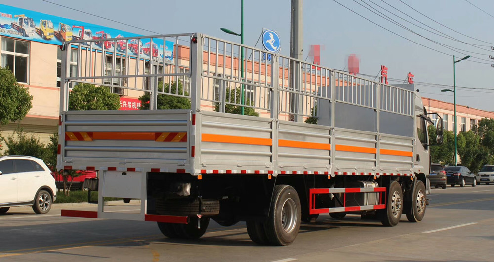 柳汽9.6米(15.3吨)气瓶车