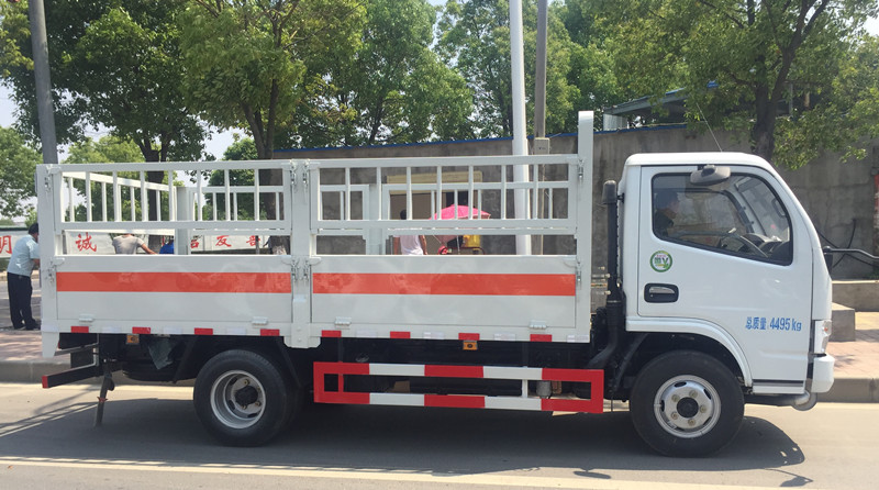 东风多利卡4.1米(蓝牌)气瓶车