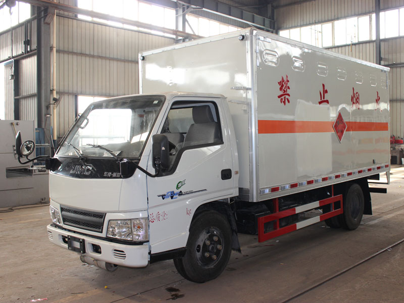 江铃4米2(蓝牌)杂项危险品厢式车