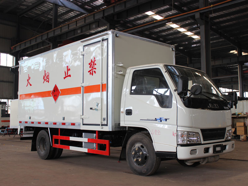 江铃4米2(蓝牌)杂项危险品厢式车