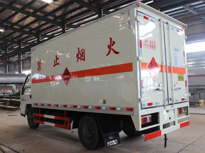 江铃4米2(蓝牌)杂项危险品厢式车