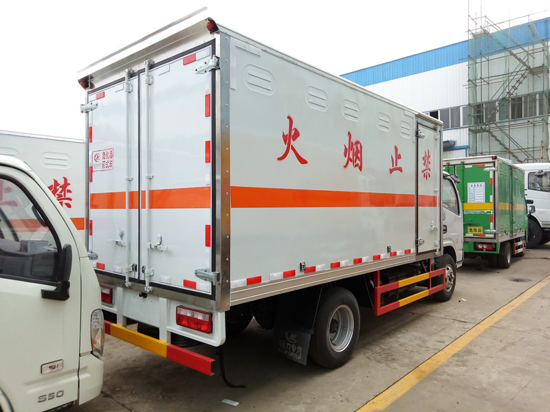 多利卡4.1米(蓝牌)毒性感染性厢式车