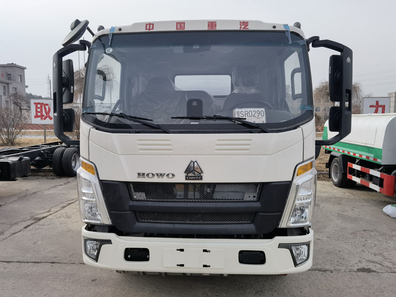 5吨重汽豪沃加油车